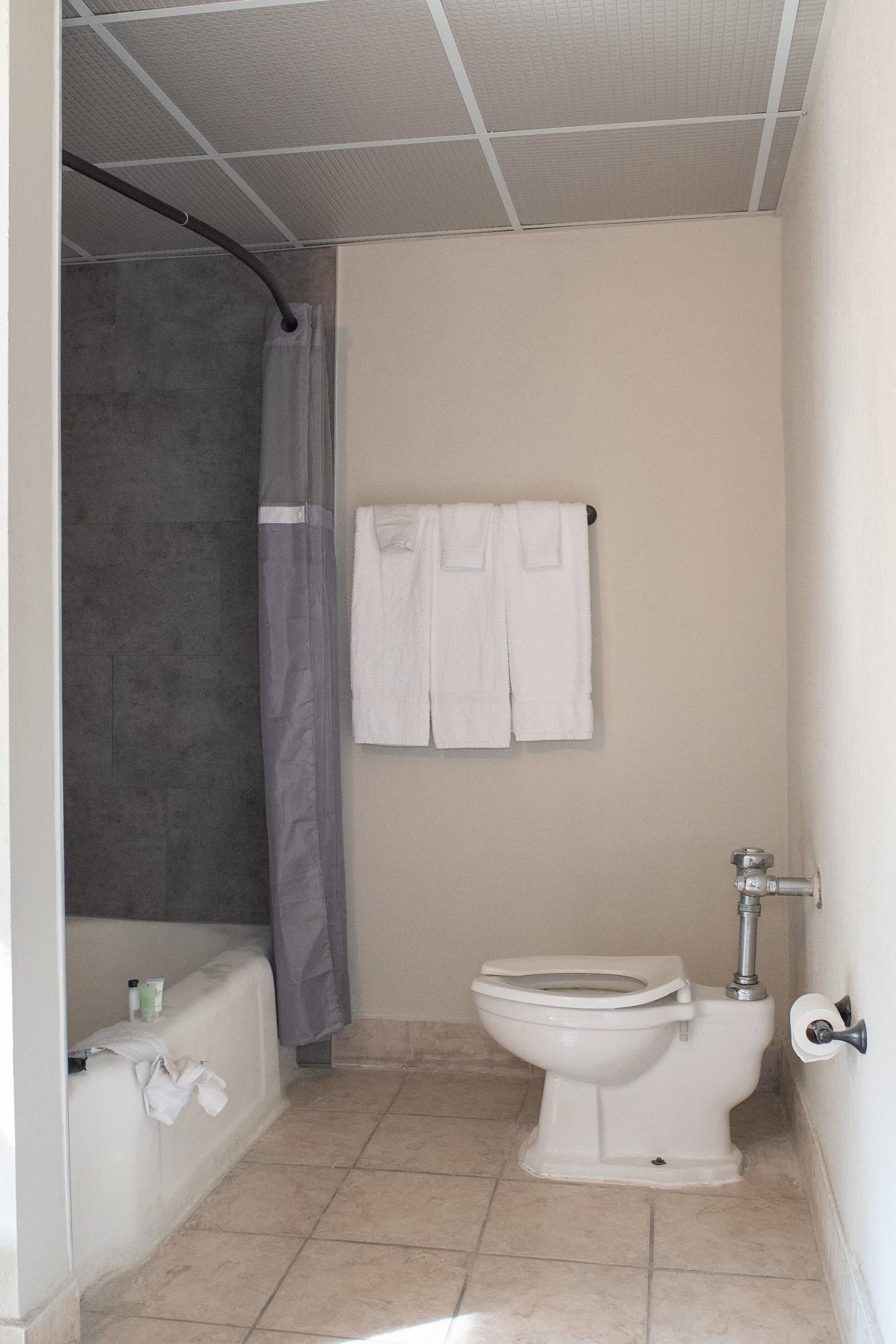 Americas Best Value Inn Dearborn Extérieur photo