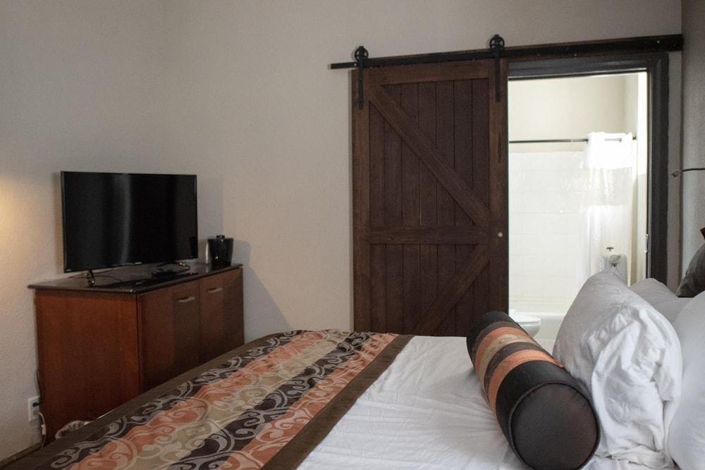Americas Best Value Inn Dearborn Extérieur photo